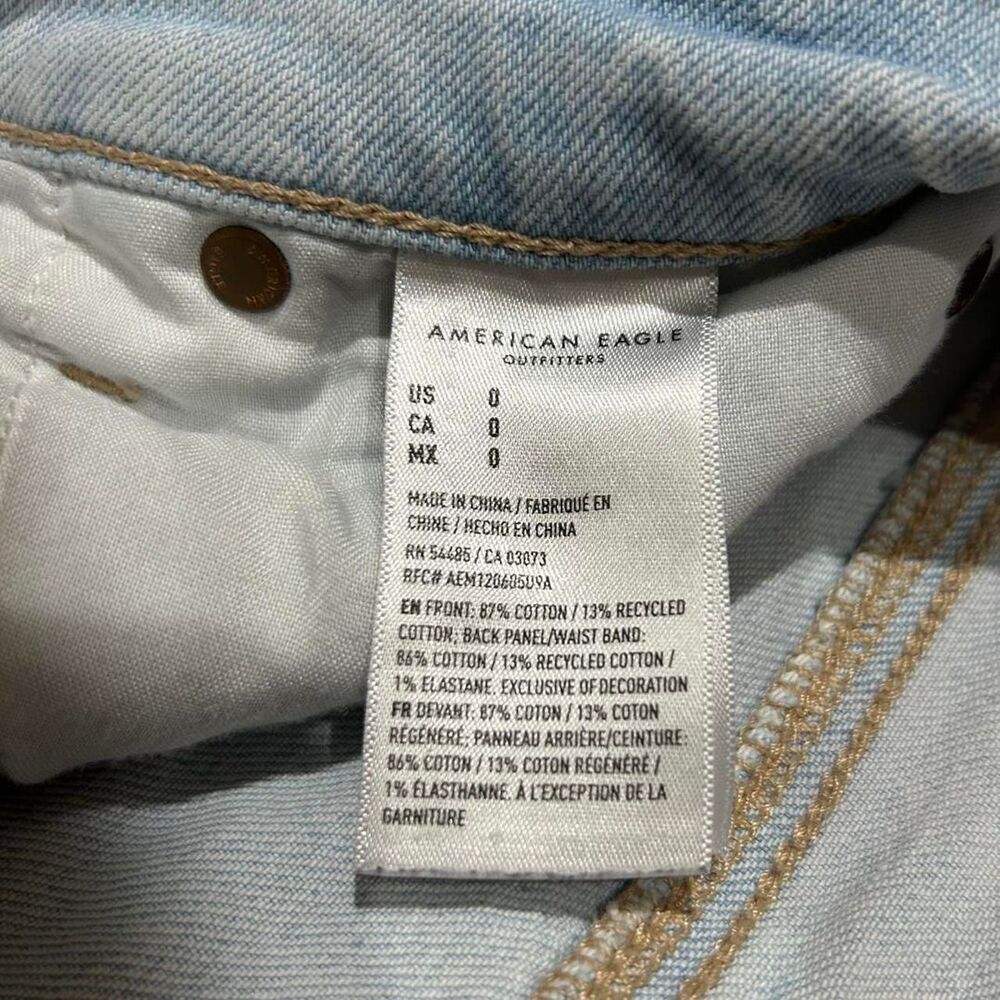 100% cotton American Eagle High-waisted light wash denim shorts with frayed hems - Picture 5 of 5
